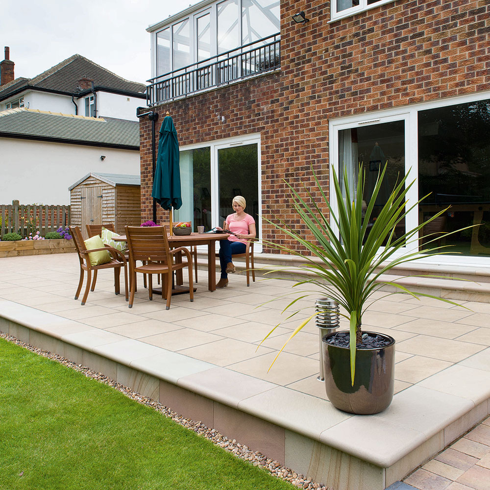 arrento_vitrified_garden_paving_beige_lifestyle